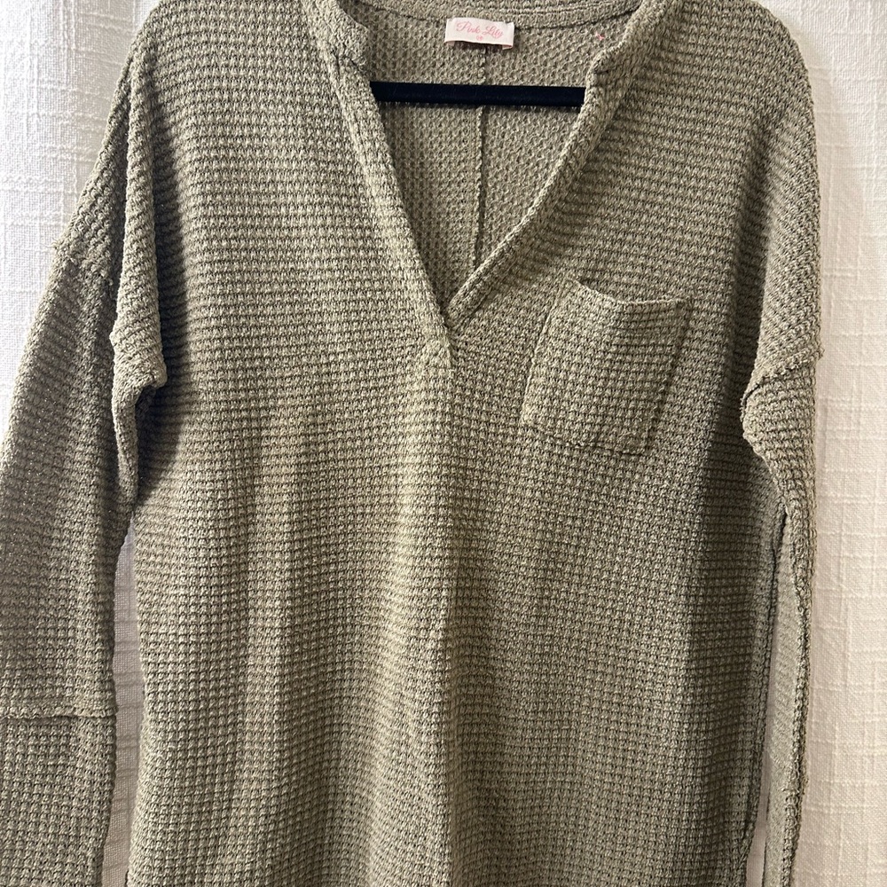 Pink Lily V-Neck Women’s Thermal Shirt in Olive